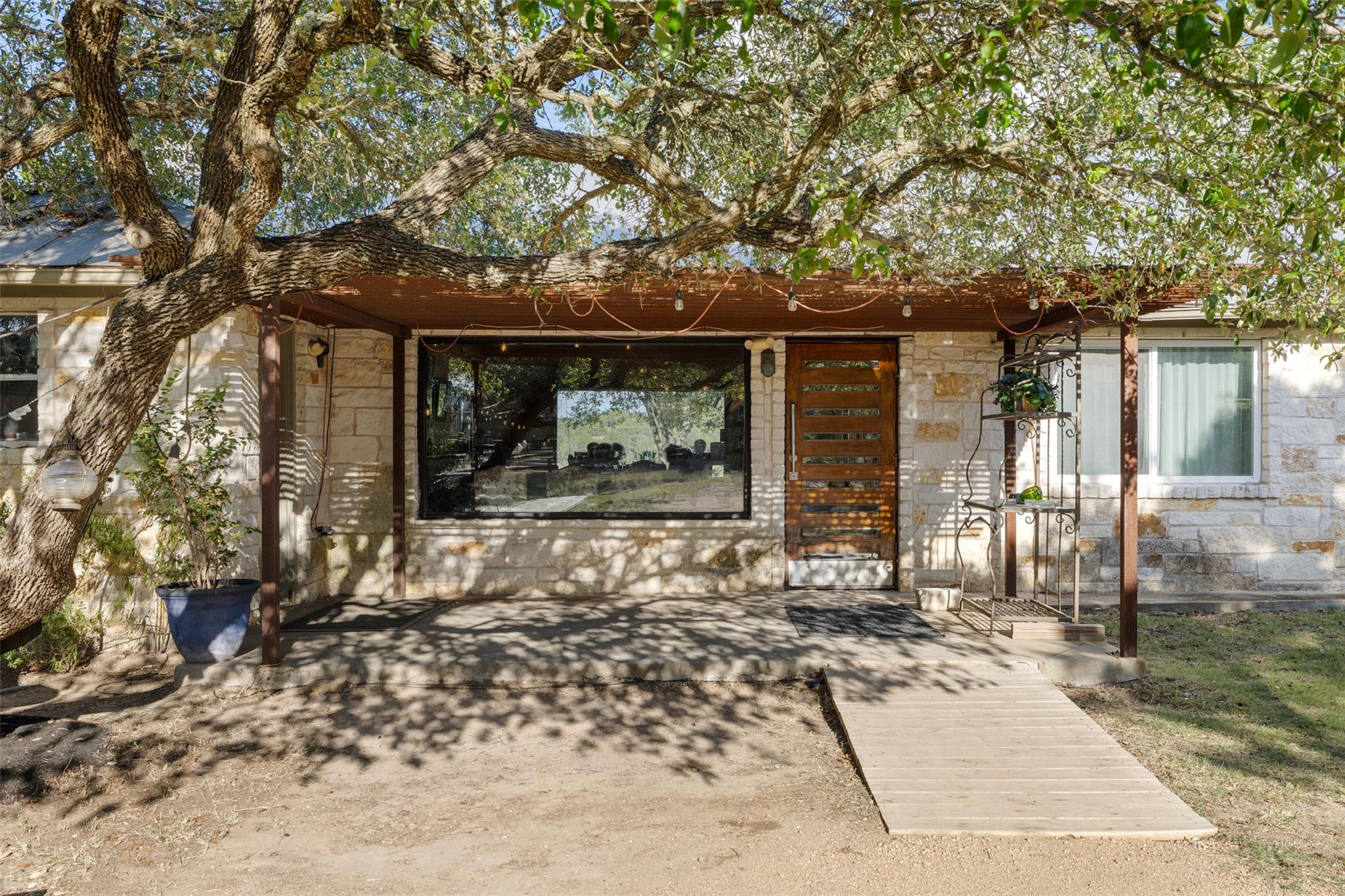 21301 Kathy Ln, Spicewood, TX 78669