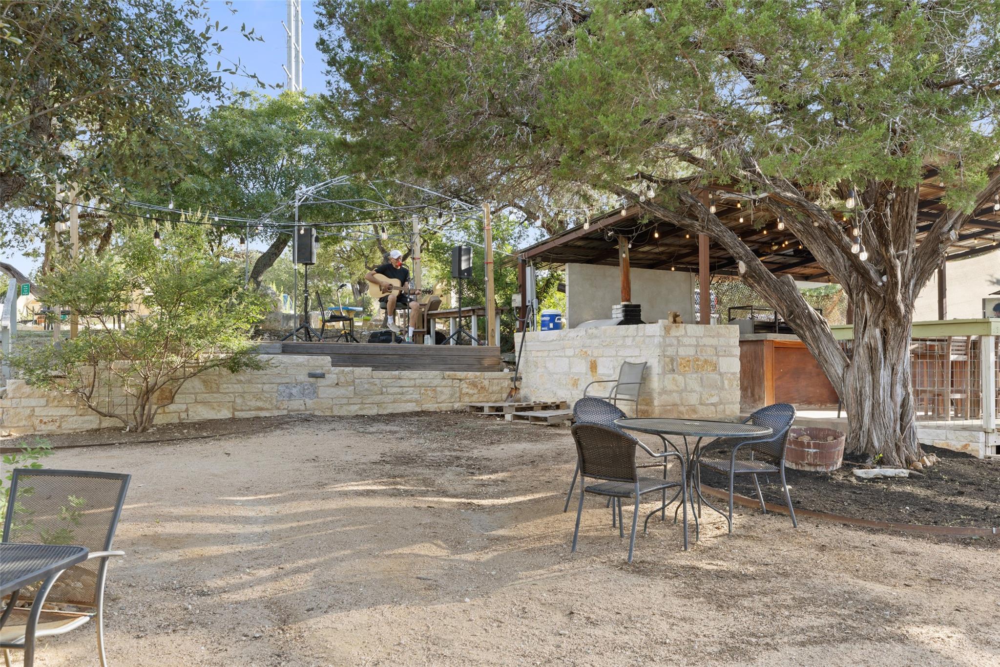 21301 Kathy Ln, Spicewood, TX 78669