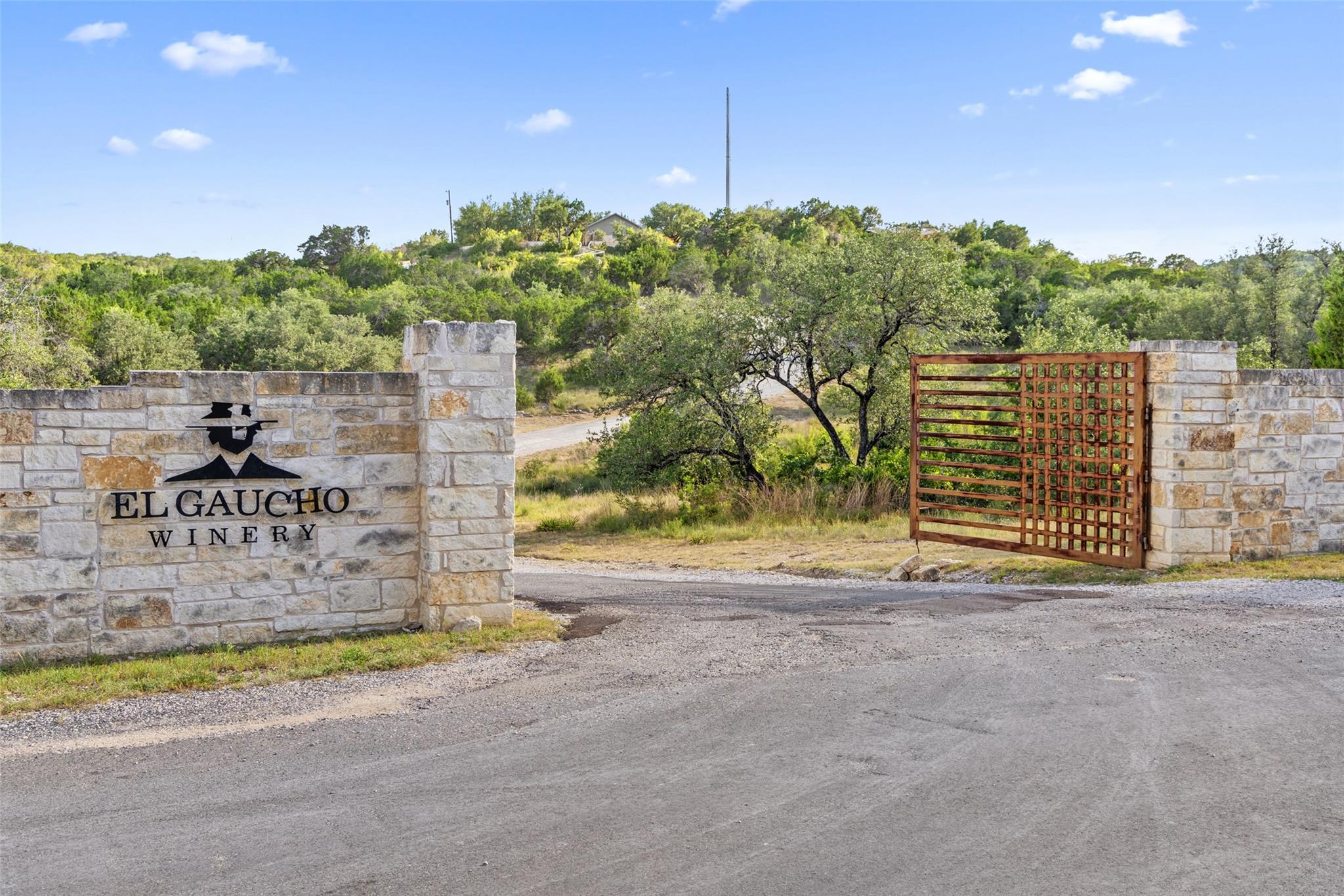 21301 Kathy Ln, Spicewood, TX 78669