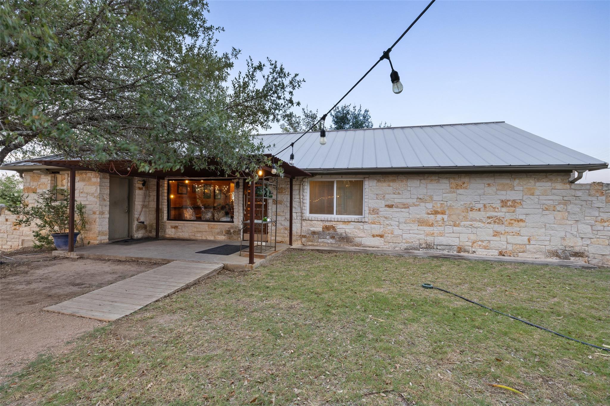 21301 Kathy Ln, Spicewood, TX 78669