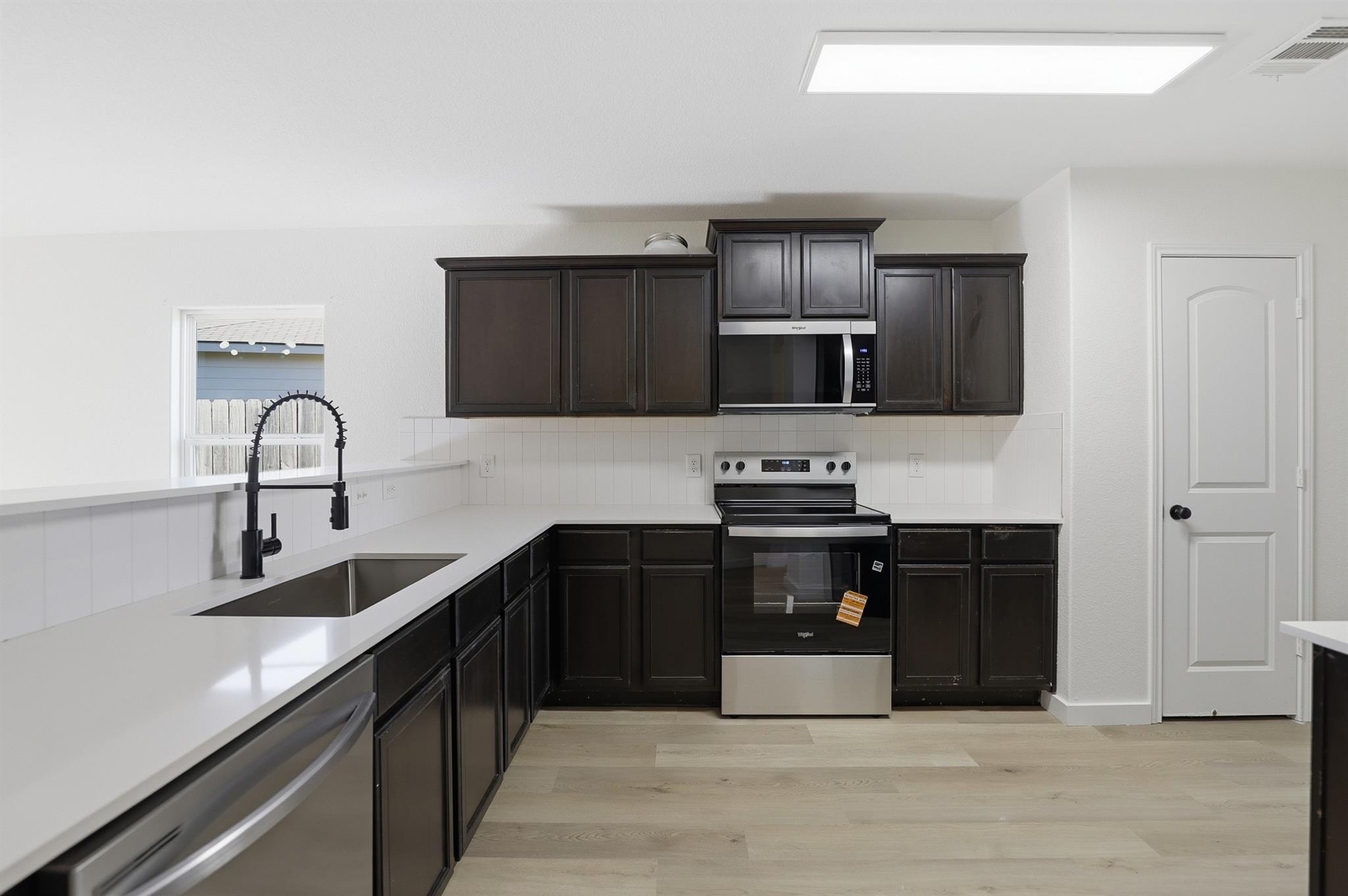 4001 Cressler Ln # 15G, Jarrell, TX 76537