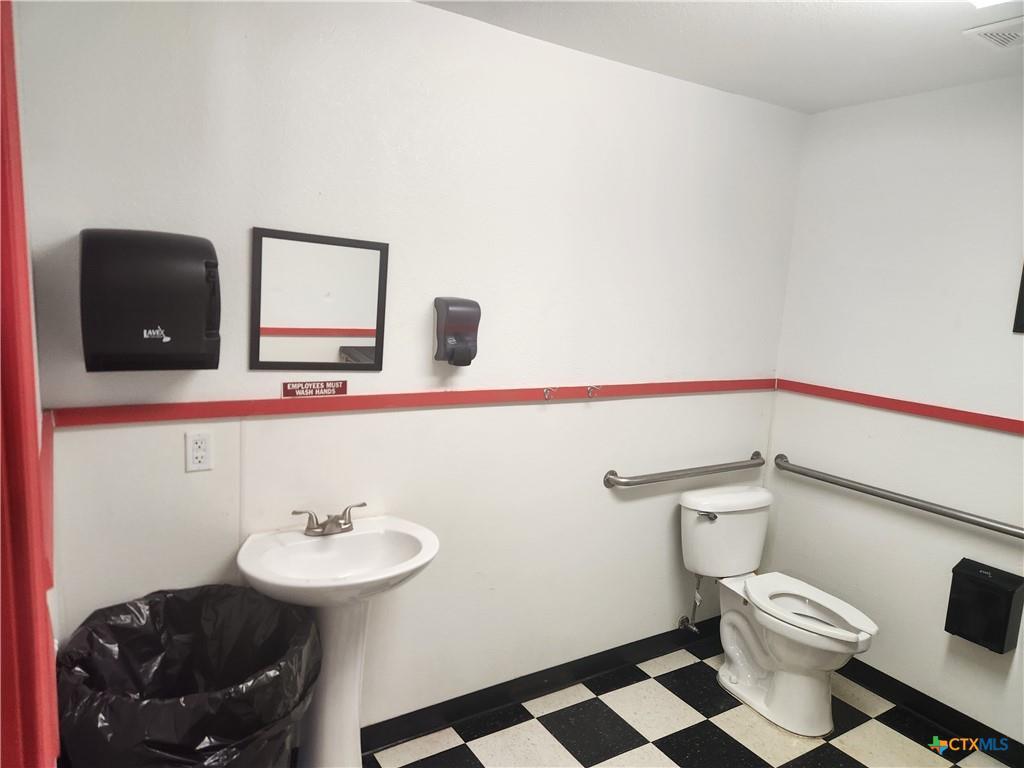 1004 S Key Ave, Lampasas, TX 76550