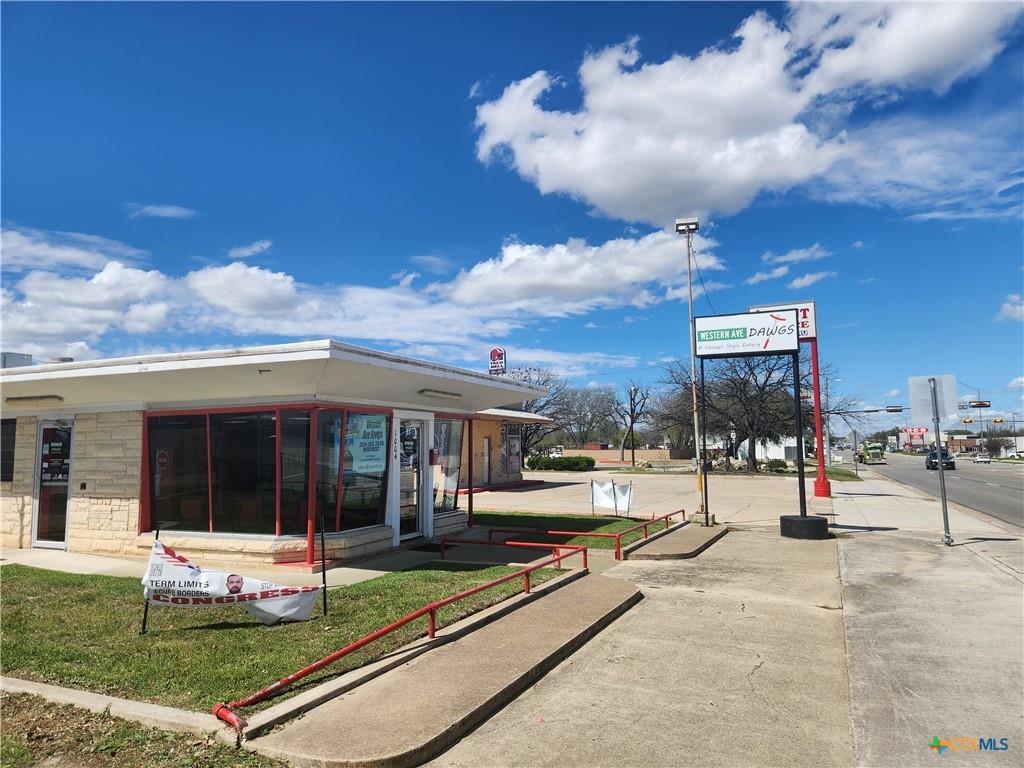 1004 S Key Ave, Lampasas, TX 76550
