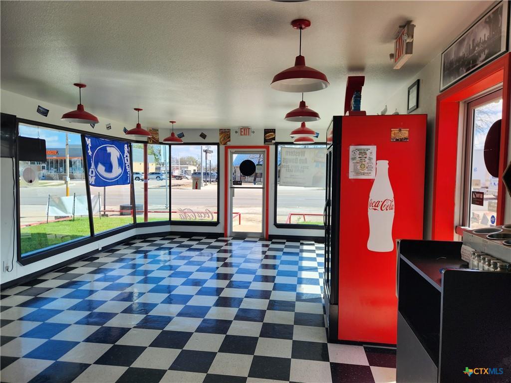 1004 S Key Ave, Lampasas, TX 76550