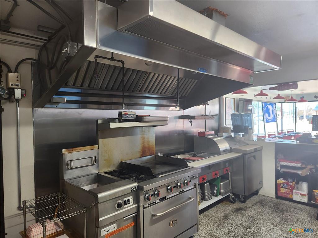 1004 S Key Ave, Lampasas, TX 76550