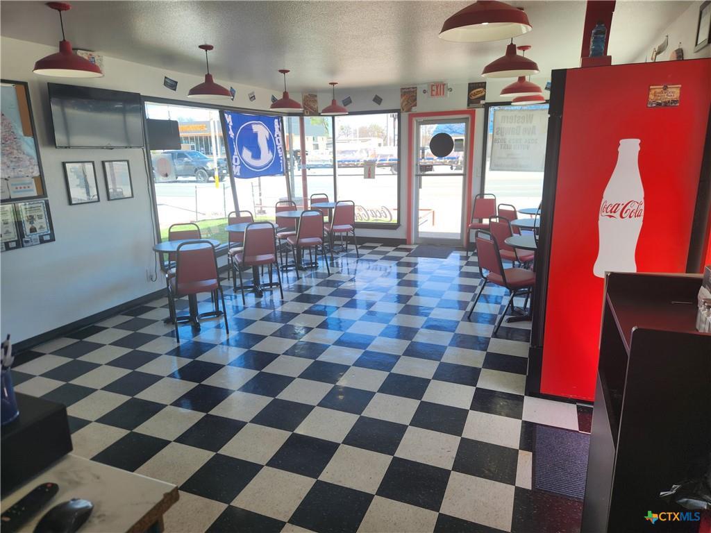 1004 S Key Ave, Lampasas, TX 76550