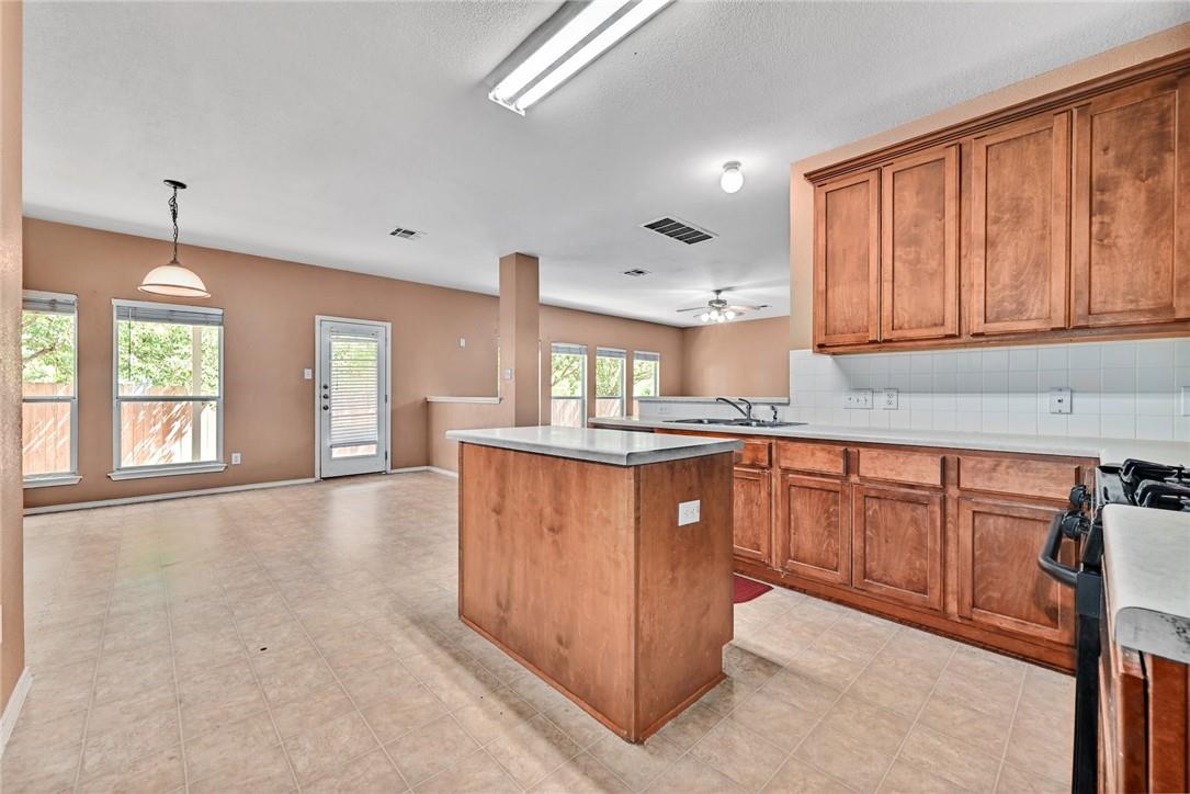 2049 Rachel Ln, Round Rock, TX 78664