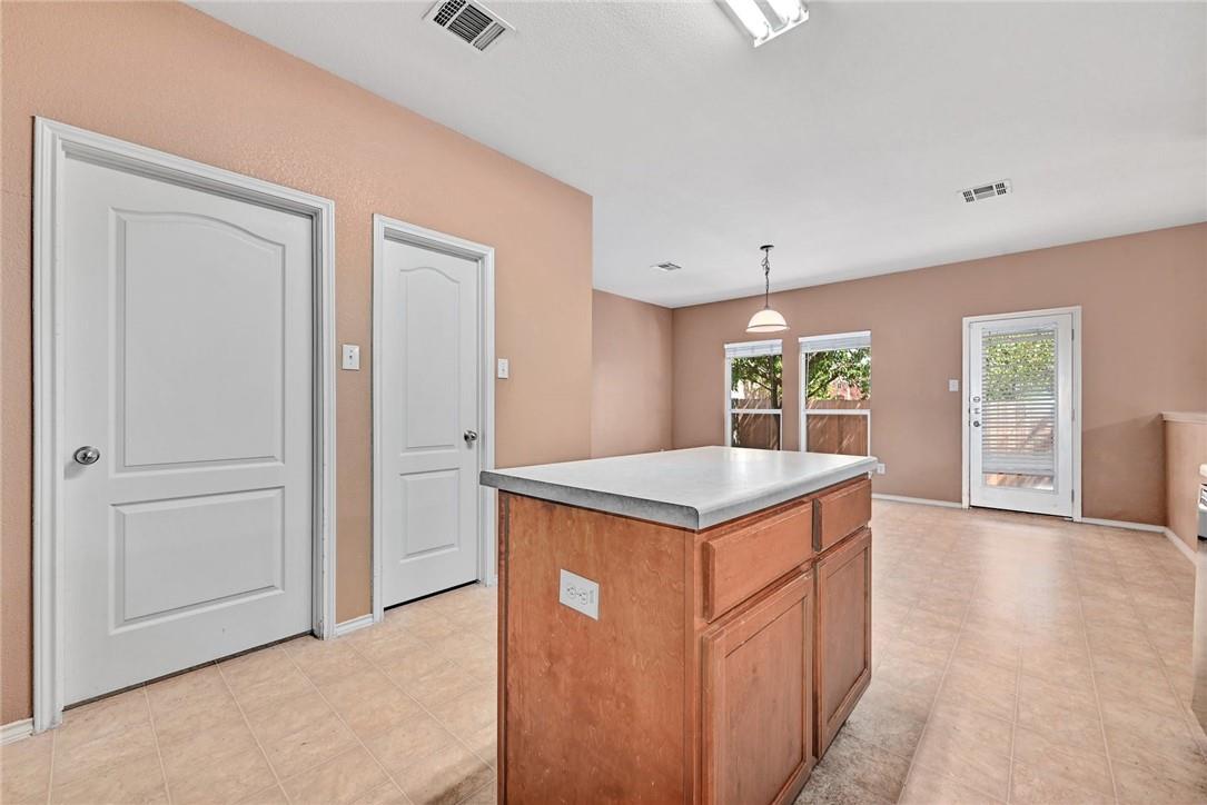 2049 Rachel Ln, Round Rock, TX 78664