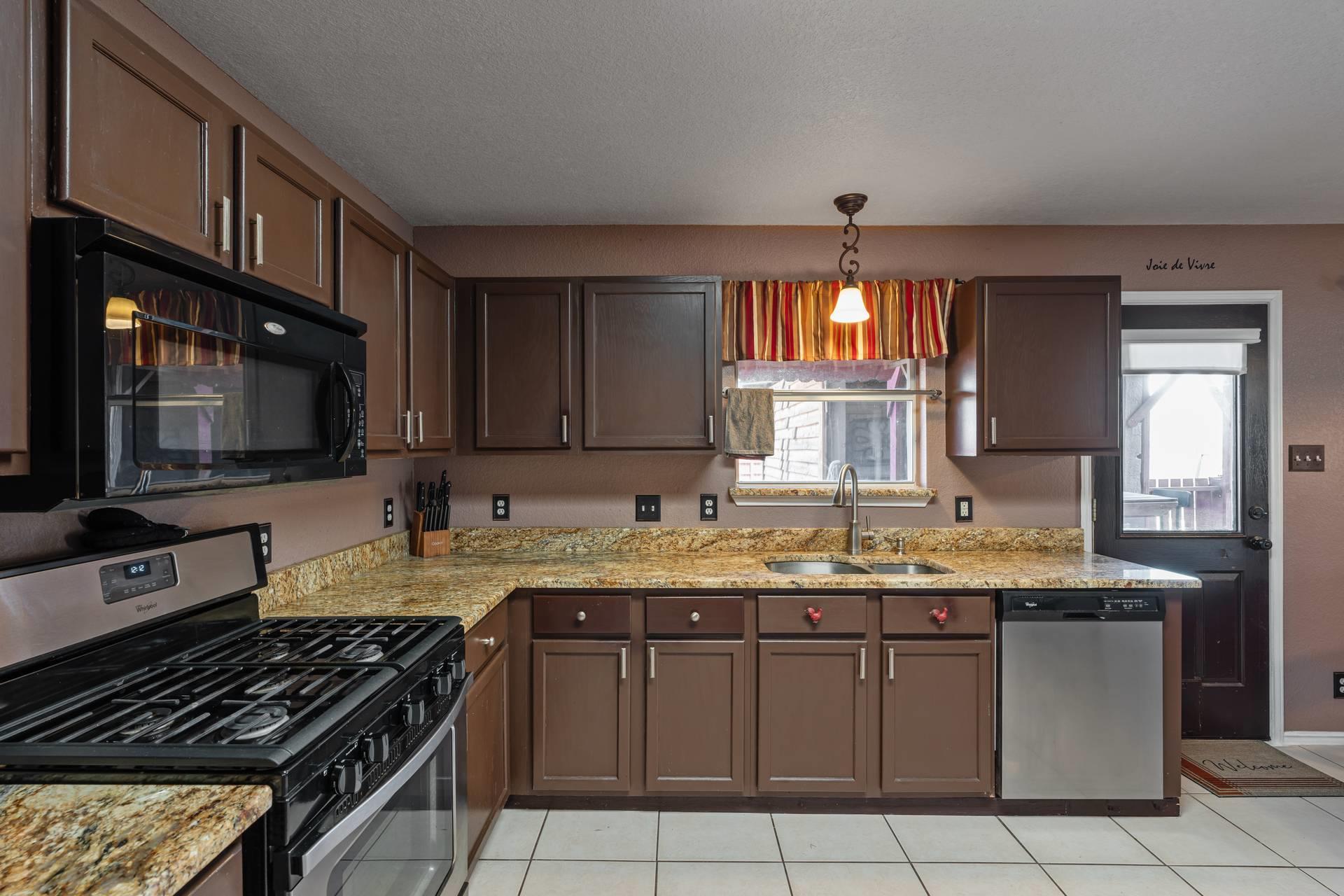 103 Ryan Cv, Hutto, TX 78634