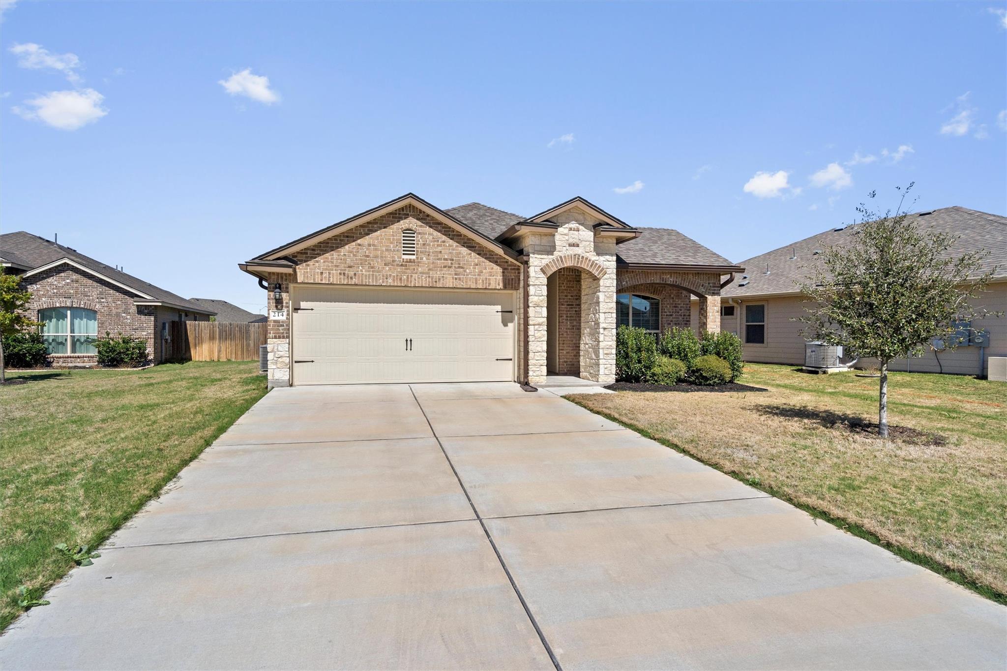 214 Nathaniel Dr, Taylor, TX 76574