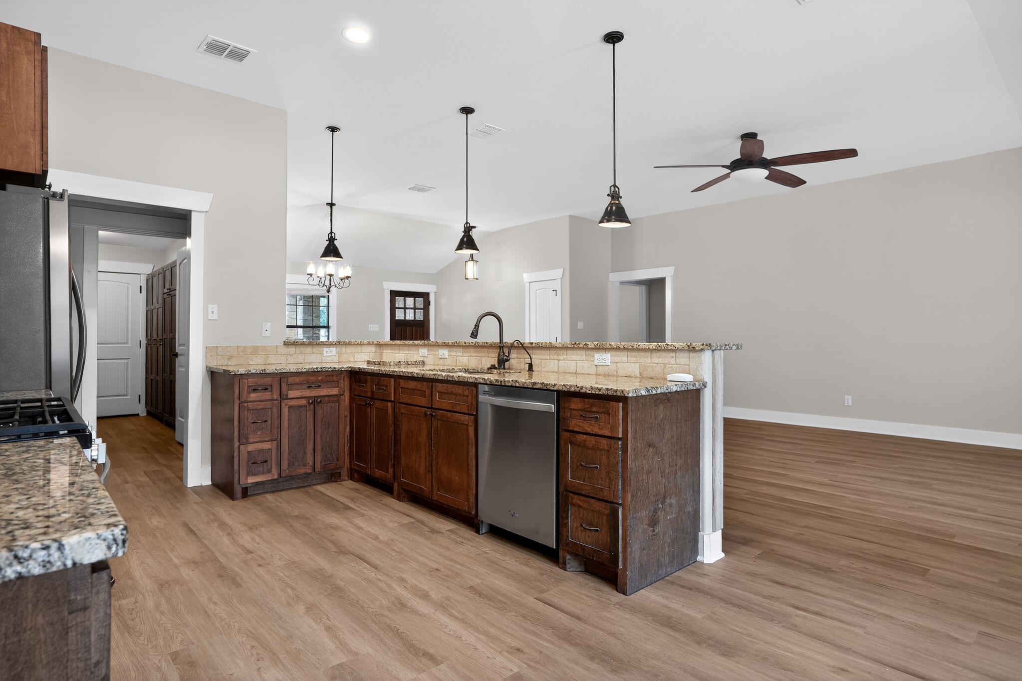 4 Redwood Cir, Wimberley, TX 78676