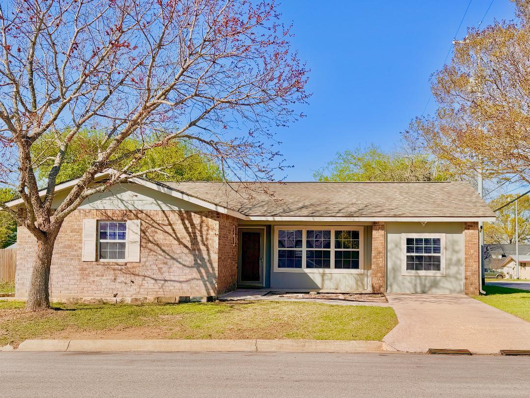 606 Mildred St, Burnet, TX 78611