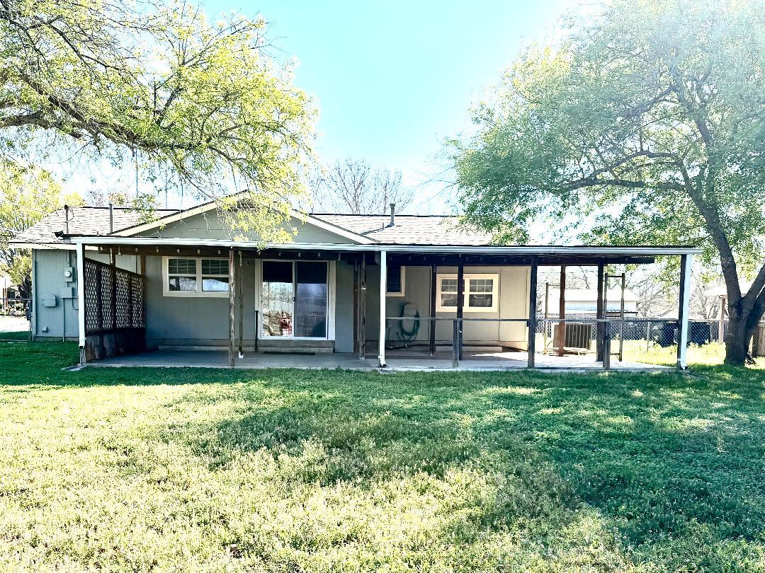 606 Mildred St, Burnet, TX 78611
