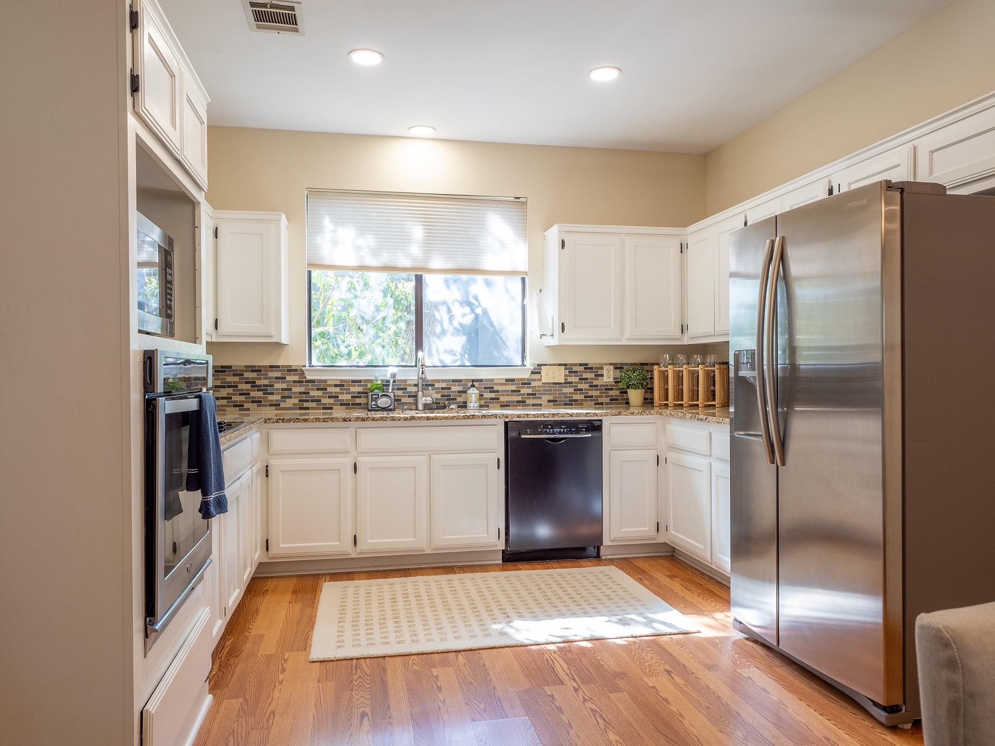 8906 Scotsman Dr, Austin, TX 78750