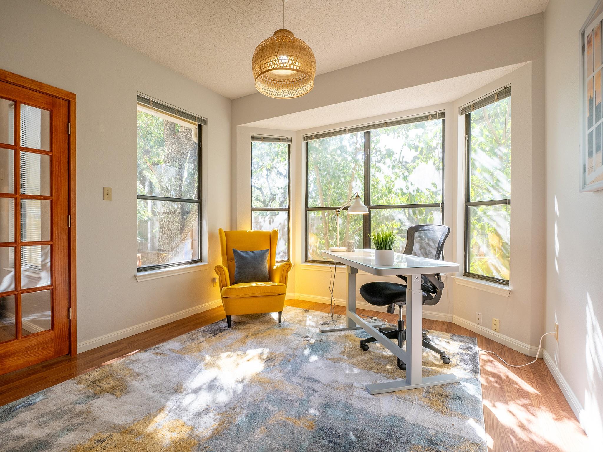 8906 Scotsman Dr, Austin, TX 78750