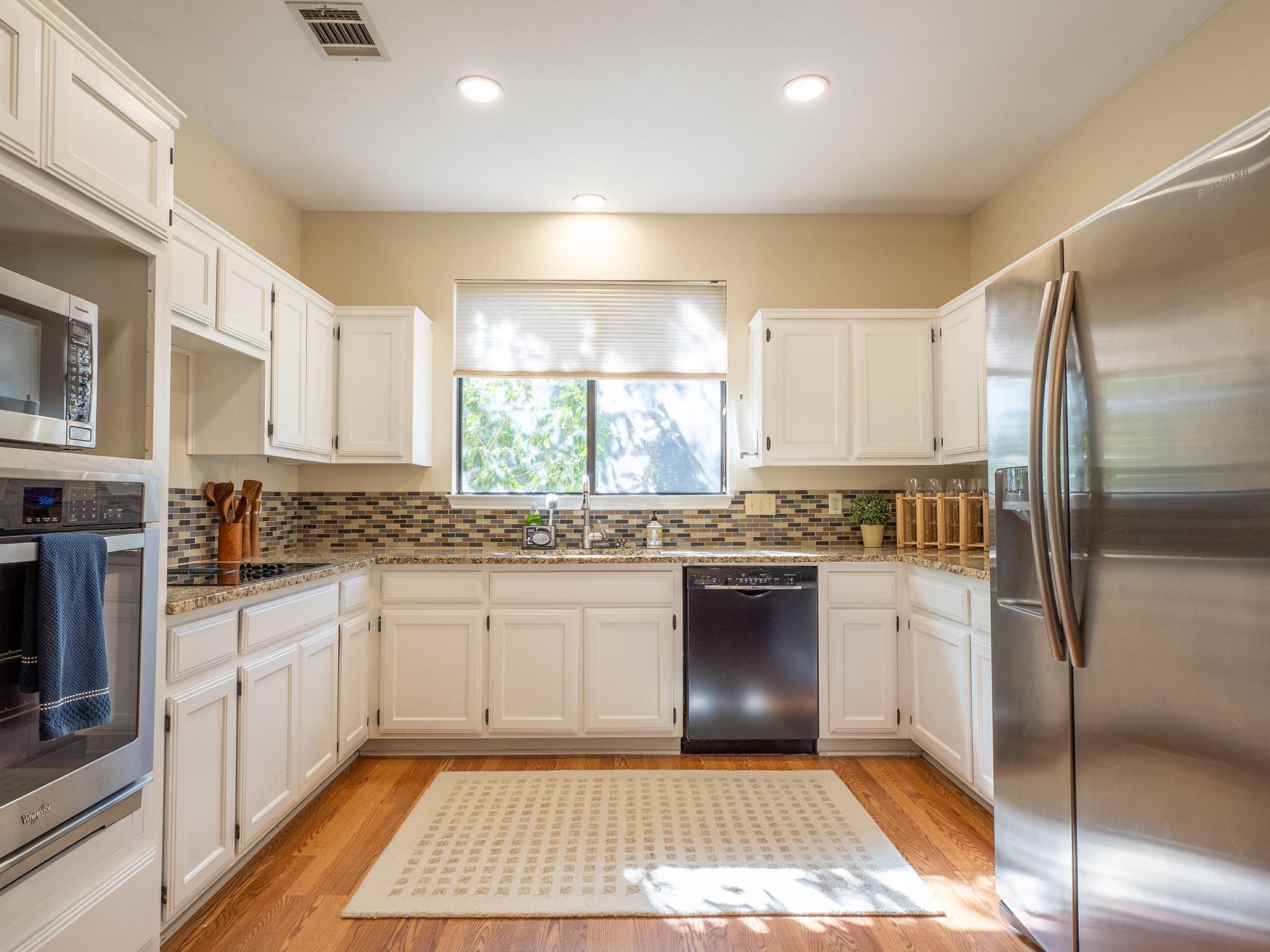 8906 Scotsman Dr, Austin, TX 78750