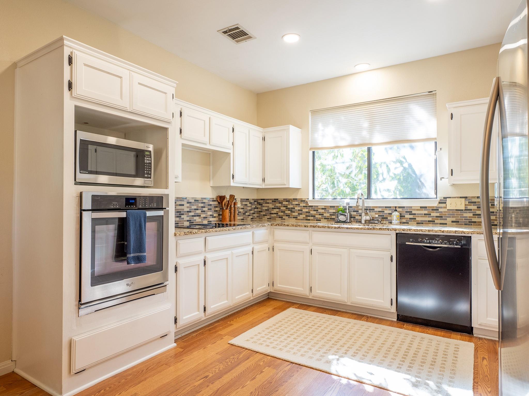 8906 Scotsman Dr, Austin, TX 78750