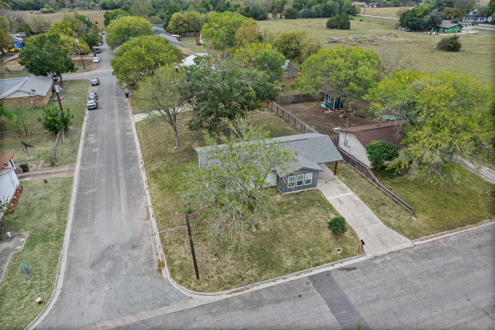 1100 Monte Vista Dr, Lockhart, TX 78644