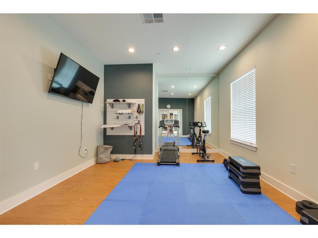 2400 Louis Henna Blvd # 305, Round Rock, TX 78664