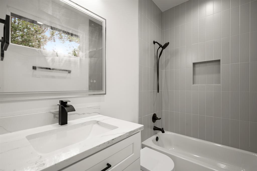 5305 Ledesma Rd # 4, Austin, TX 78721