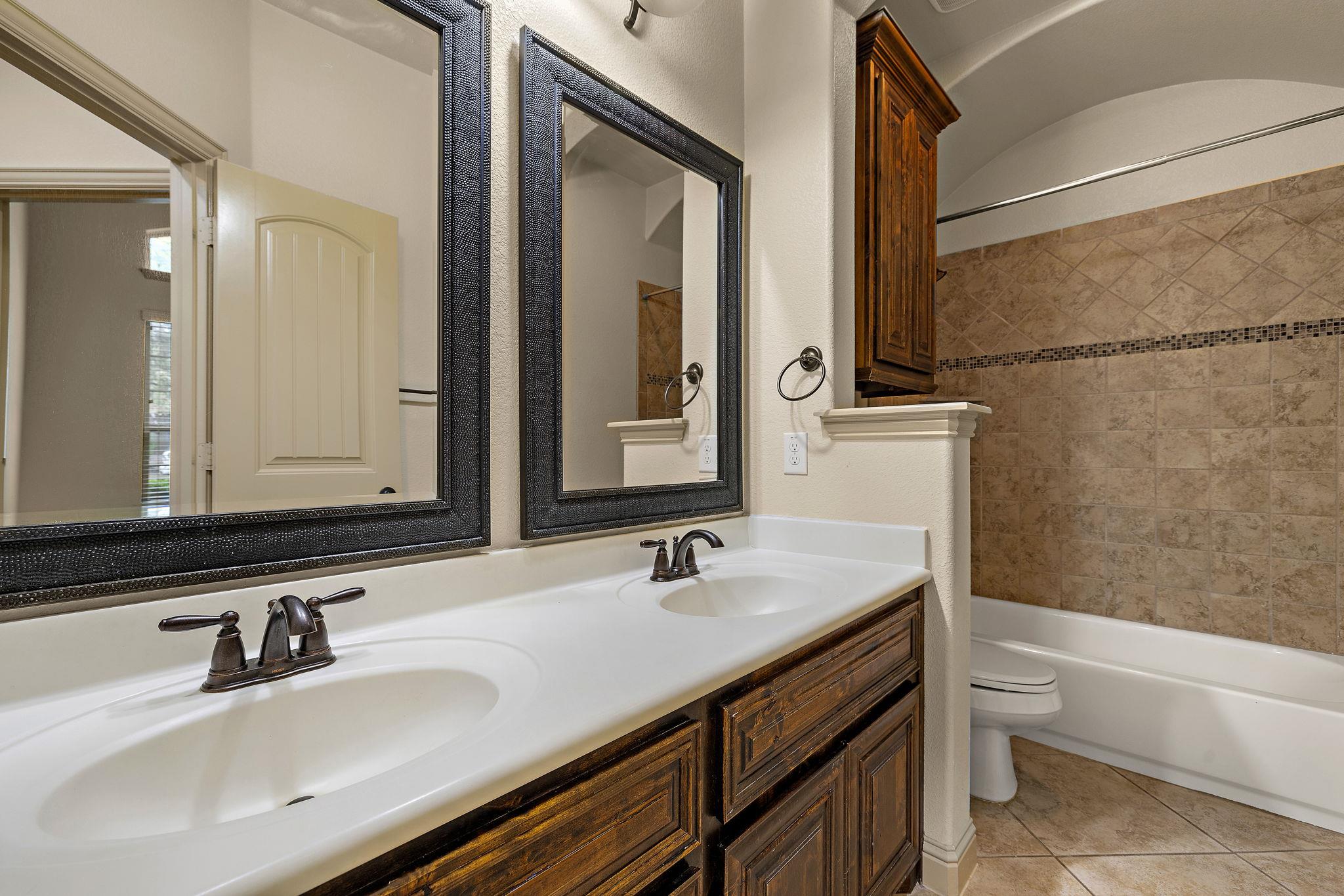 100 Rhinestone Cv, Liberty Hill, TX 78642