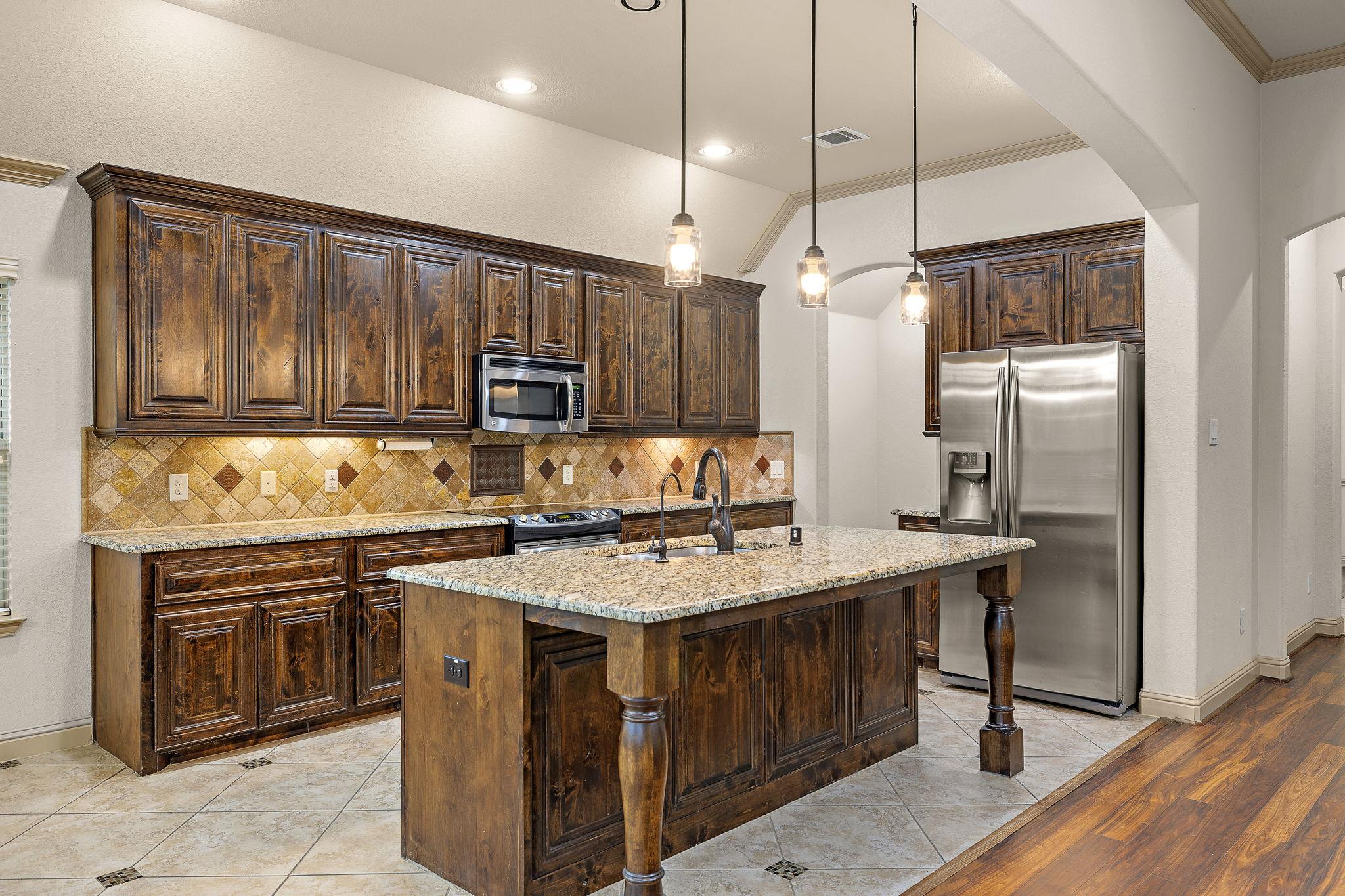 100 Rhinestone Cv, Liberty Hill, TX 78642