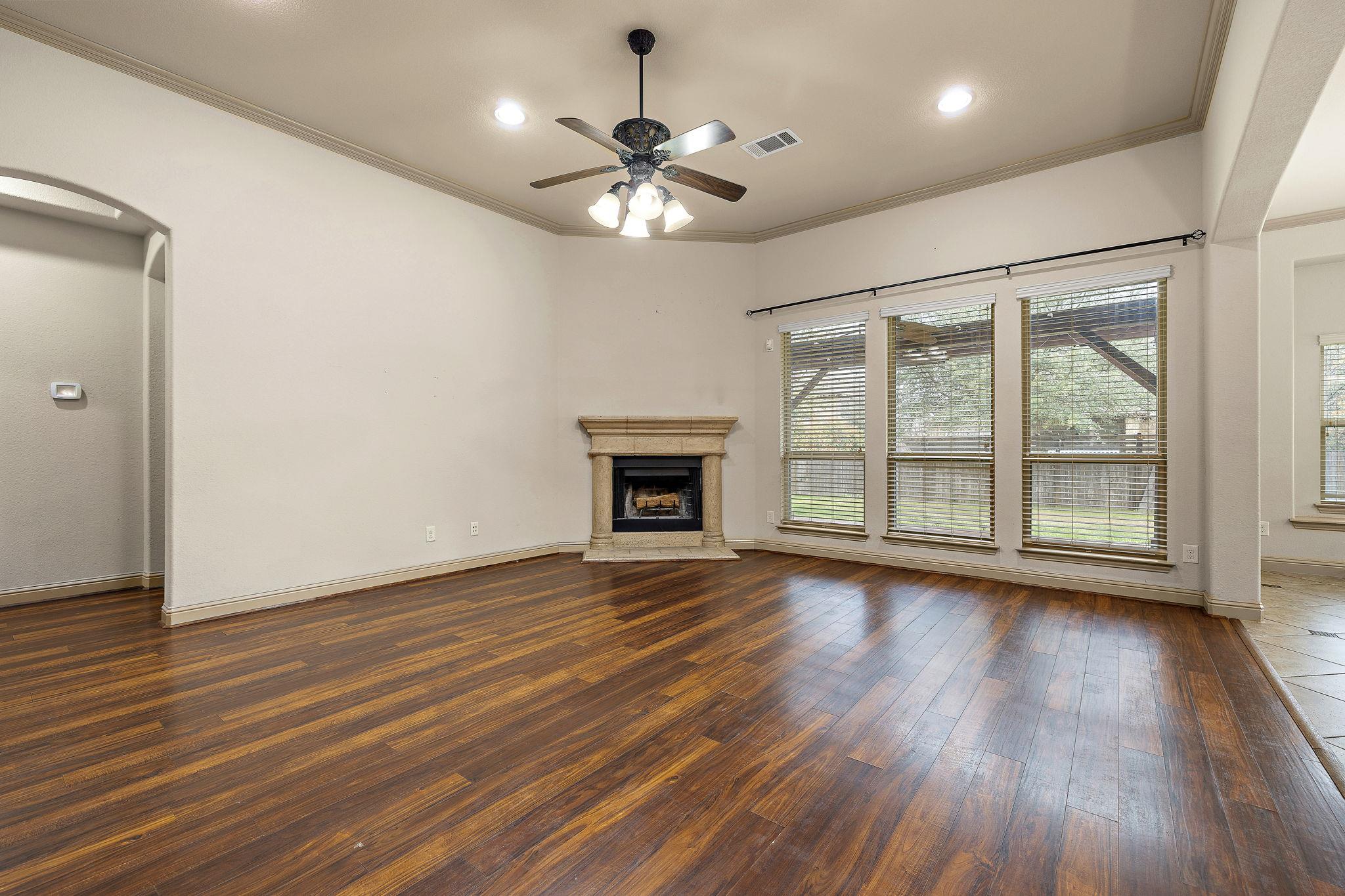 100 Rhinestone Cv, Liberty Hill, TX 78642