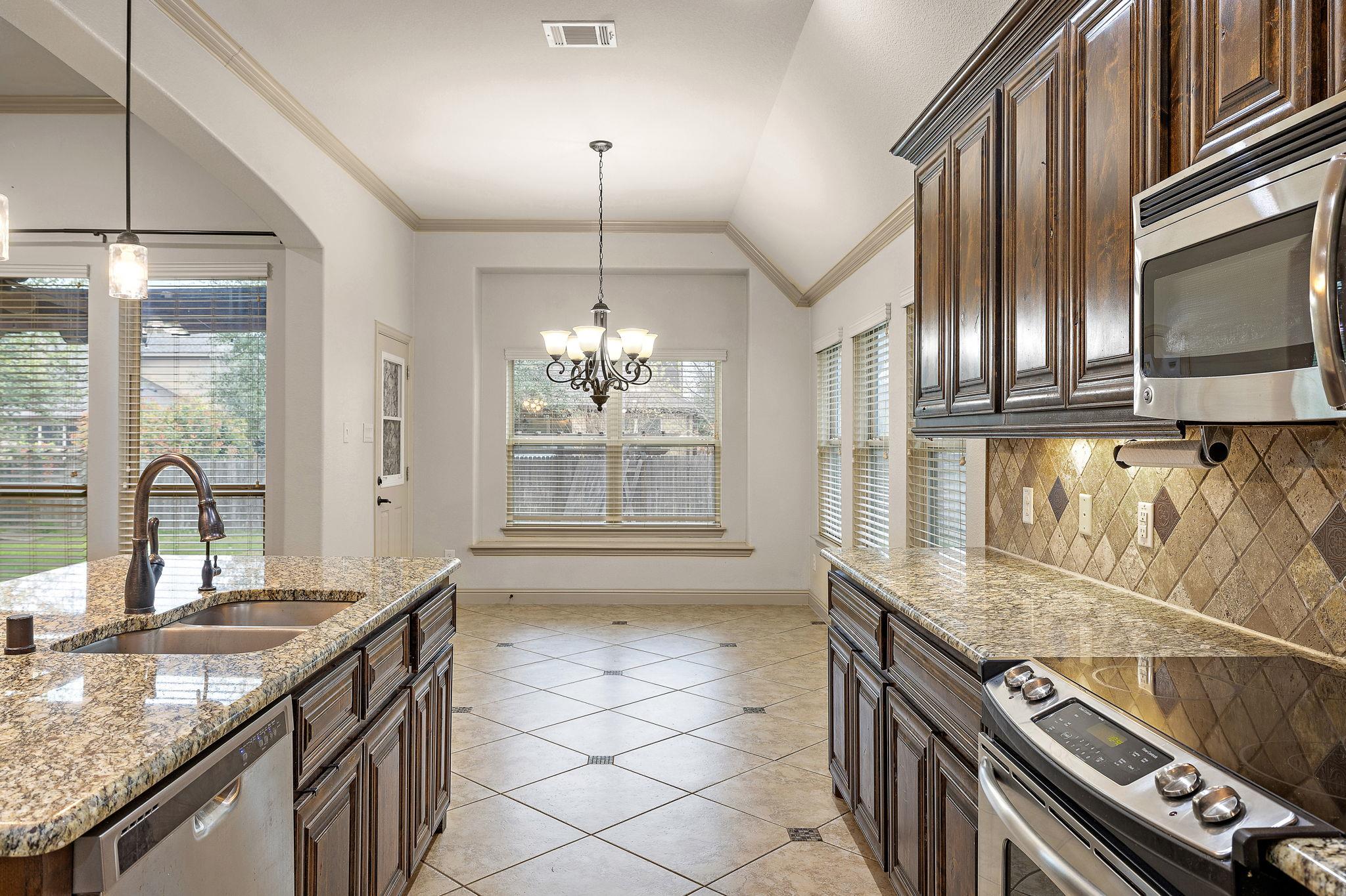 100 Rhinestone Cv, Liberty Hill, TX 78642