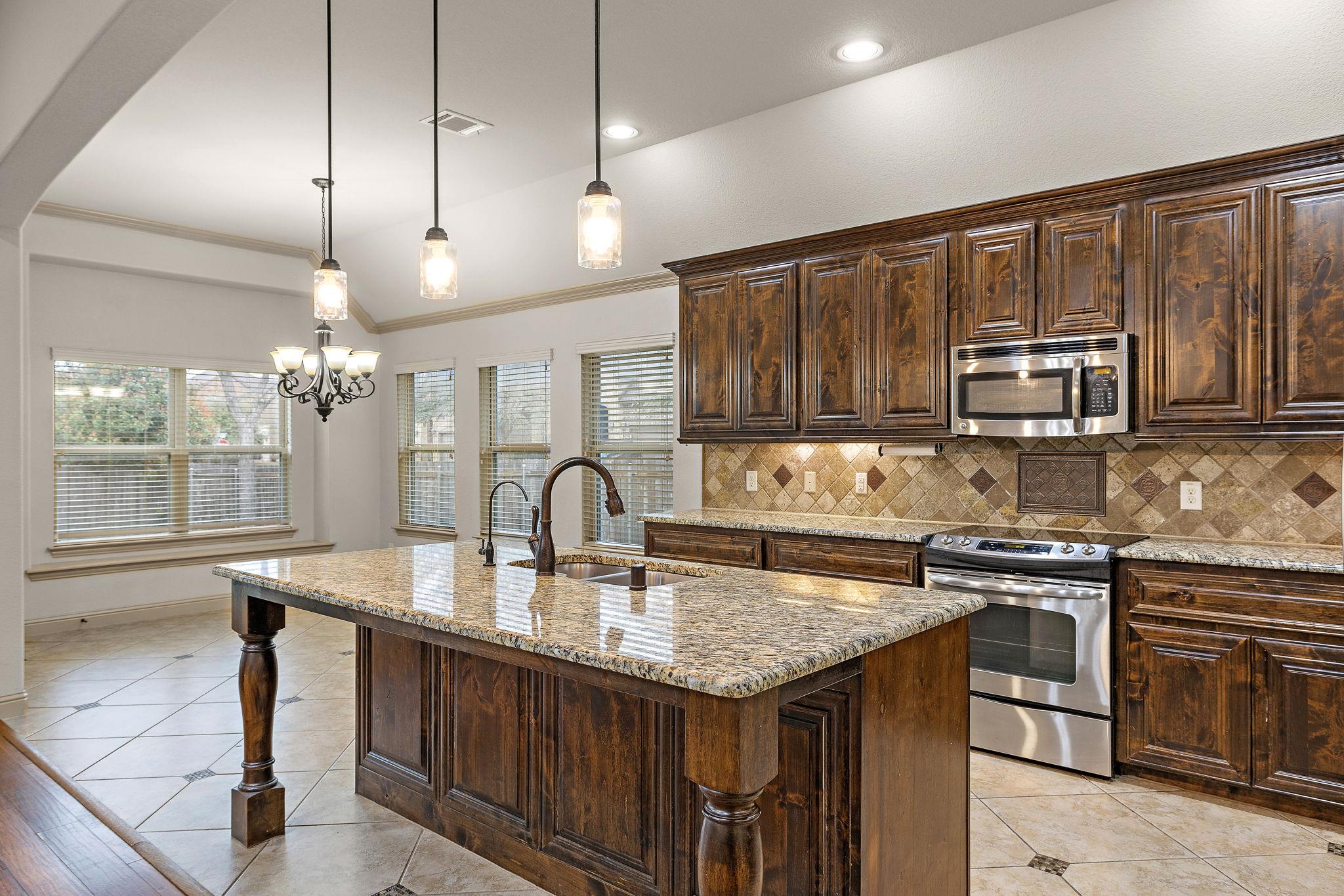 100 Rhinestone Cv, Liberty Hill, TX 78642