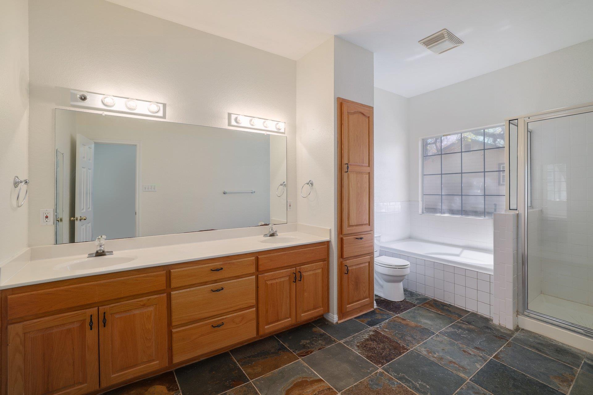 216 WEST OAK Loop, Cedar Creek, TX 78612