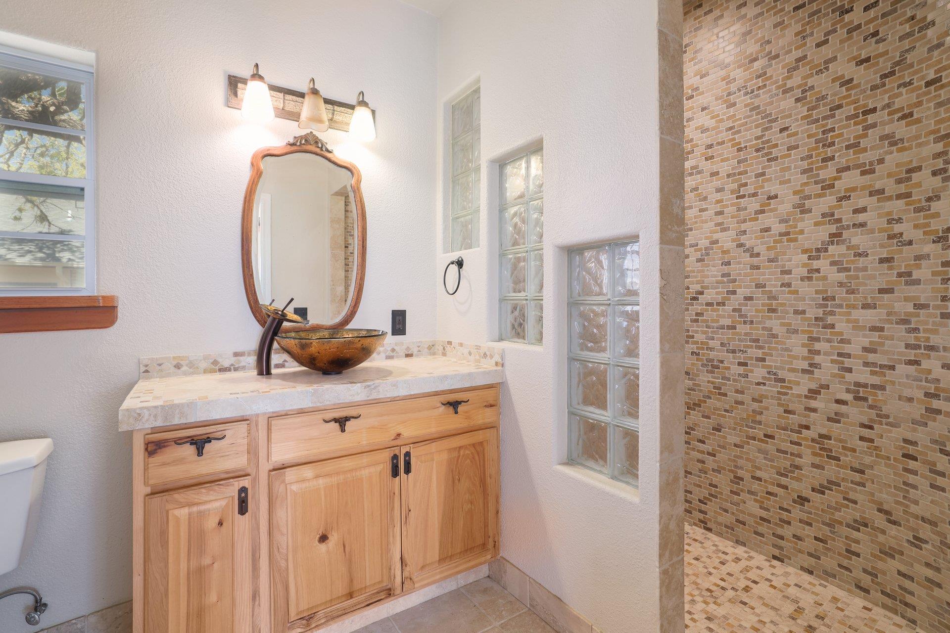 216 WEST OAK Loop, Cedar Creek, TX 78612