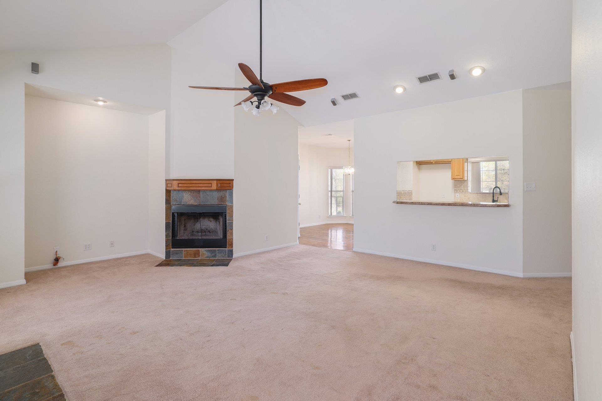 216 WEST OAK Loop, Cedar Creek, TX 78612