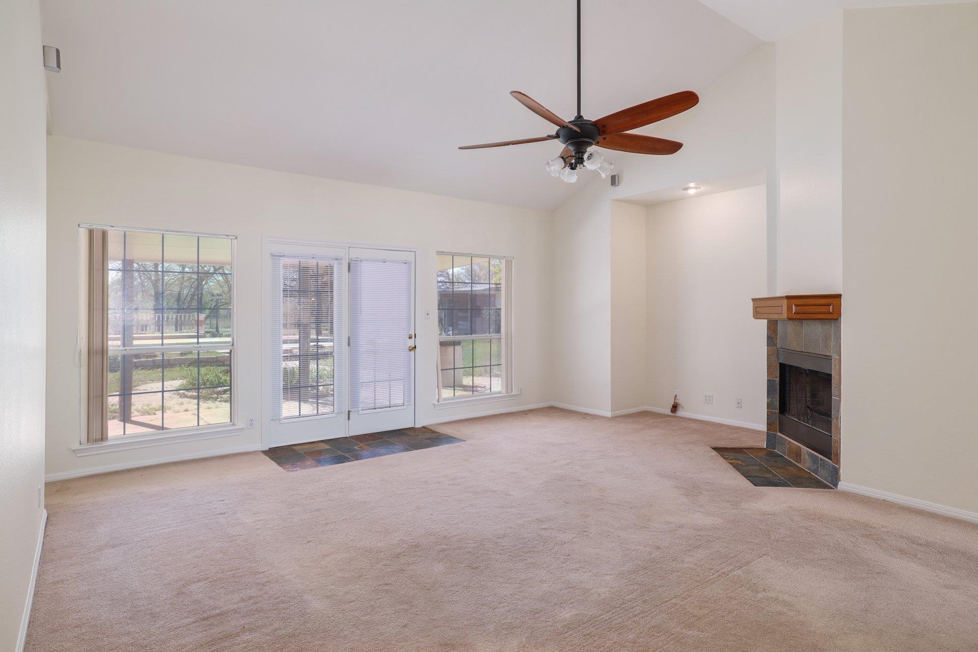 216 WEST OAK Loop, Cedar Creek, TX 78612