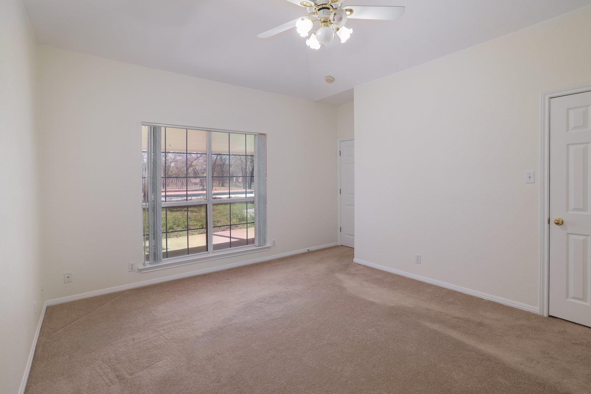 216 WEST OAK Loop, Cedar Creek, TX 78612