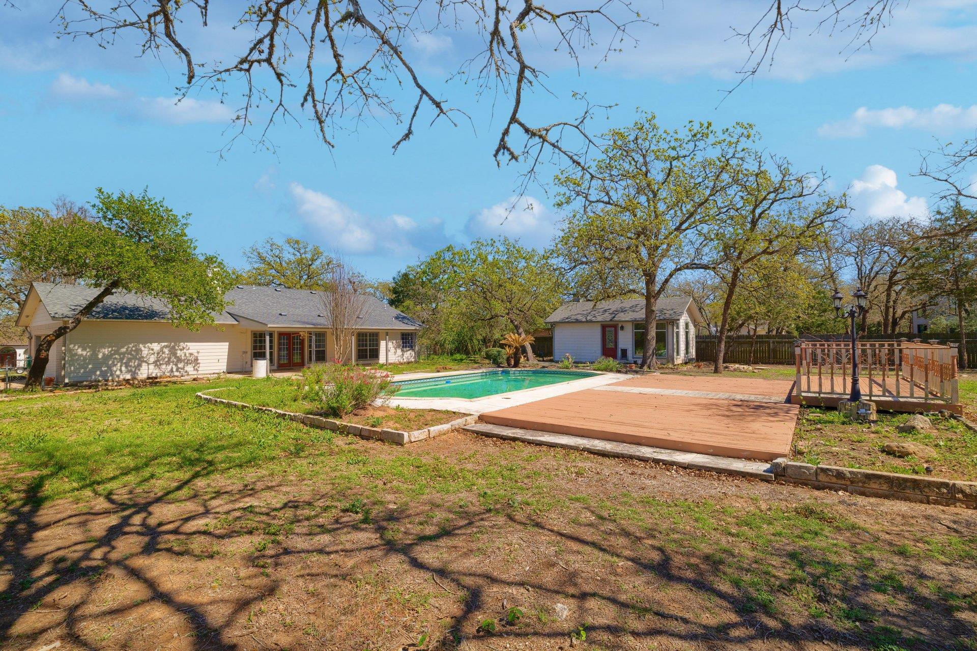 216 WEST OAK Loop, Cedar Creek, TX 78612