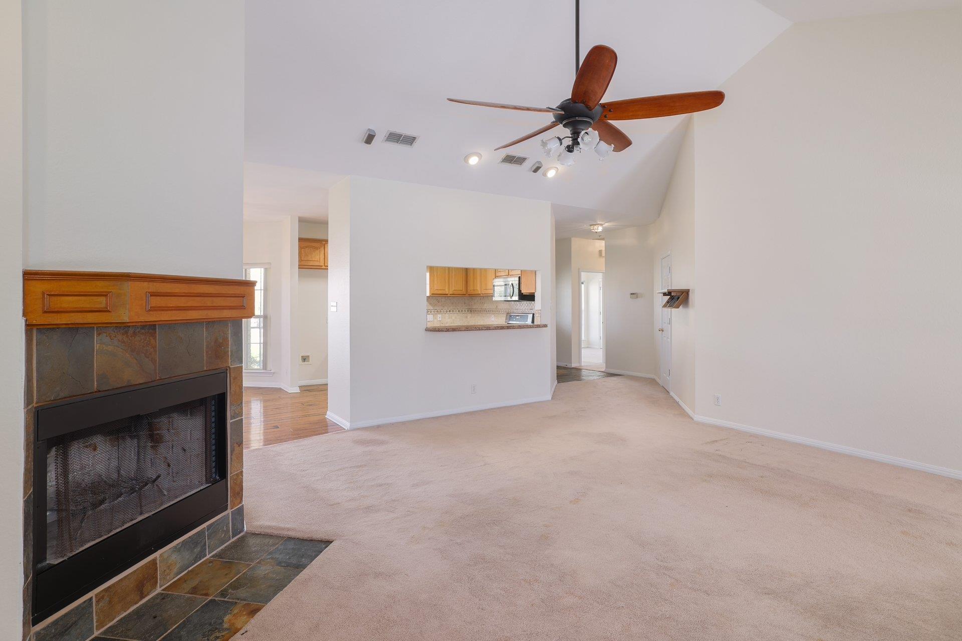 216 WEST OAK Loop, Cedar Creek, TX 78612