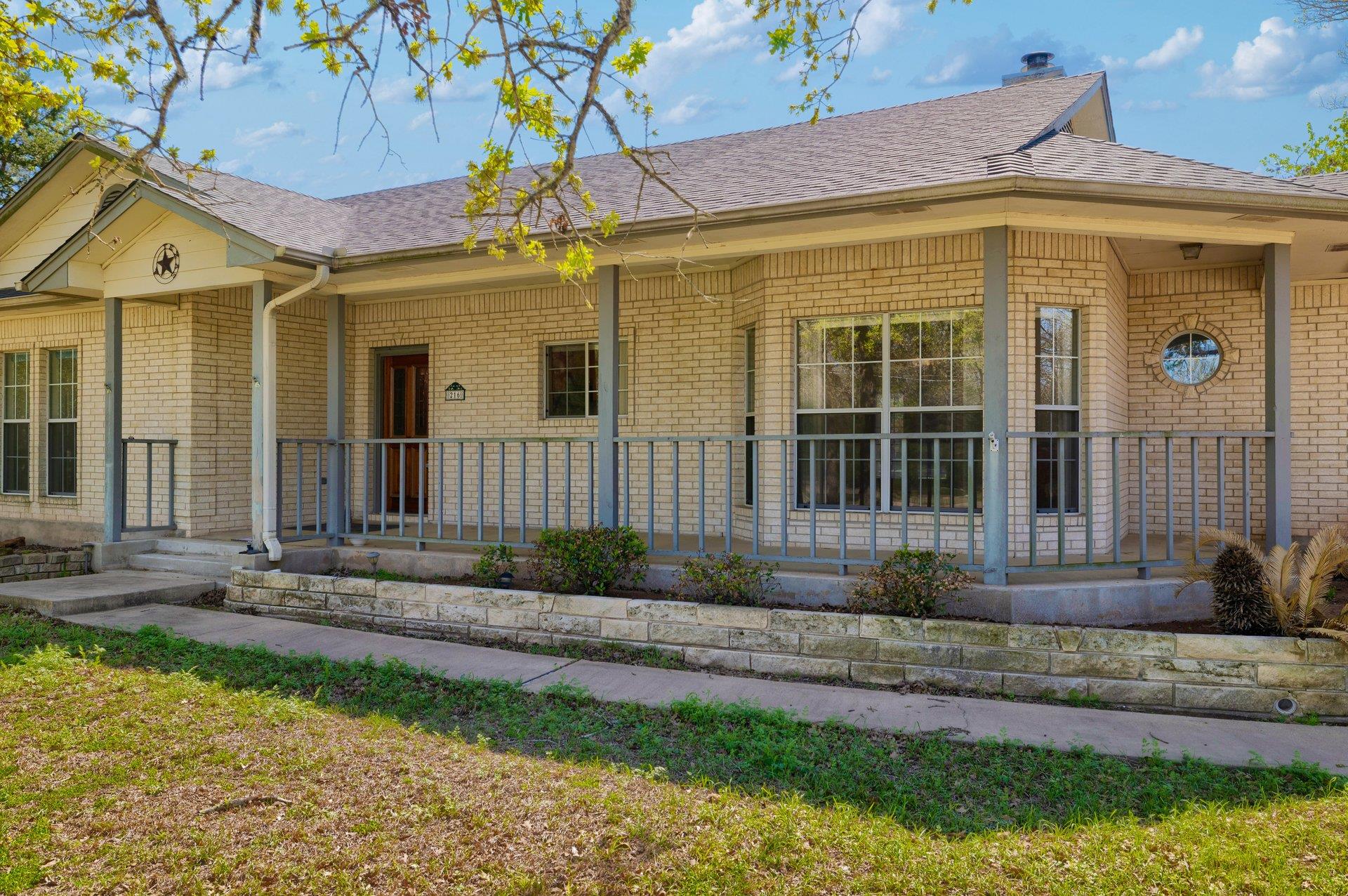 216 WEST OAK Loop, Cedar Creek, TX 78612