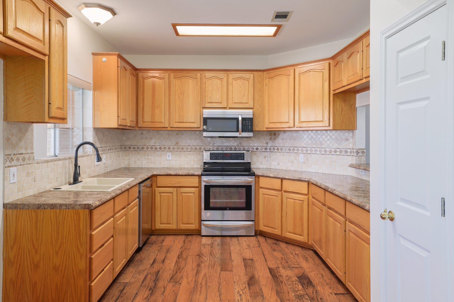 216 WEST OAK Loop, Cedar Creek, TX 78612