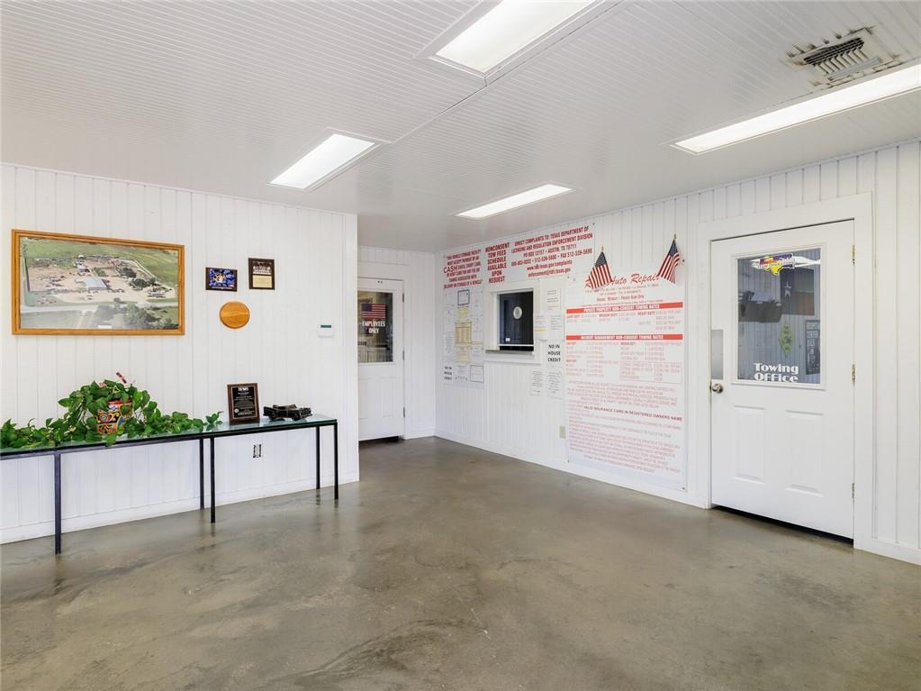 744 Fm 609, La Grange, TX 78945