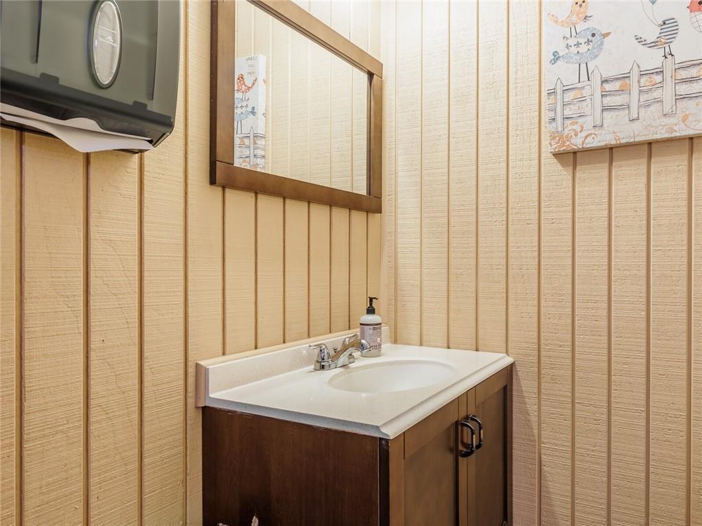 744 Fm 609, La Grange, TX 78945