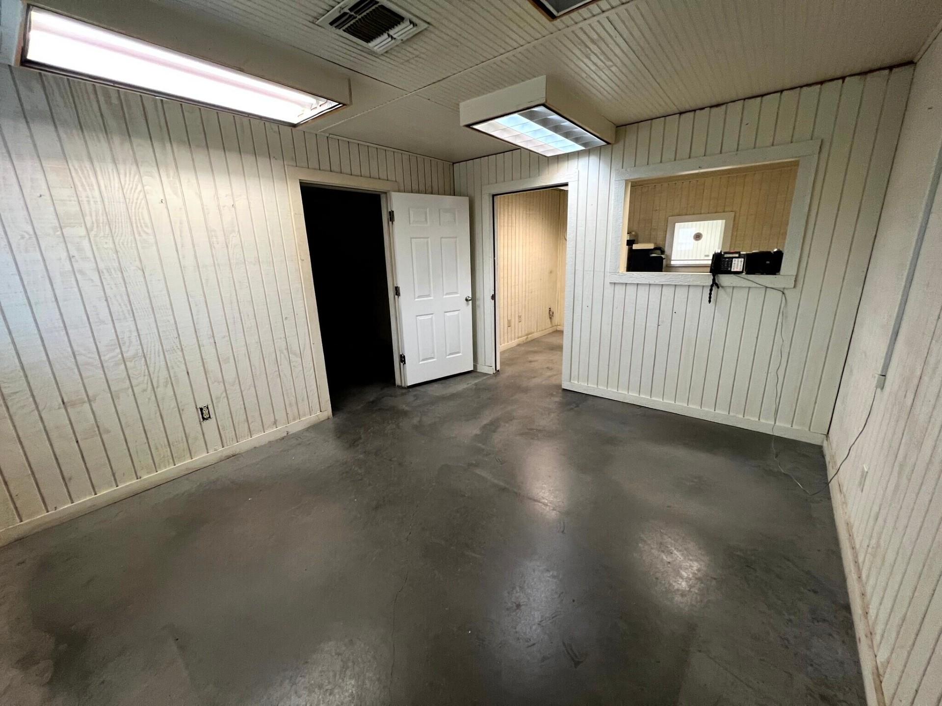 744 Fm 609, La Grange, TX 78945