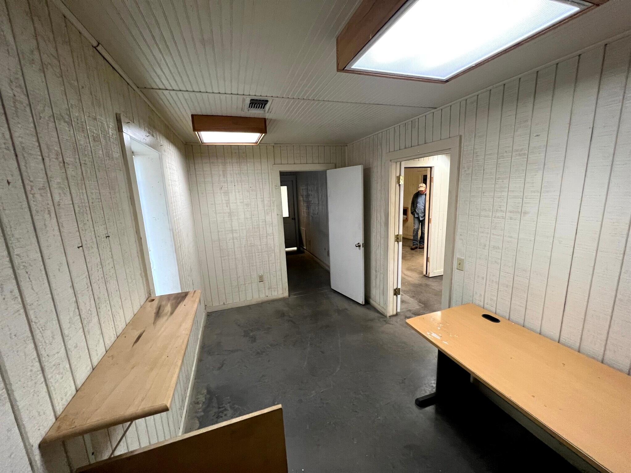 744 Fm 609, La Grange, TX 78945