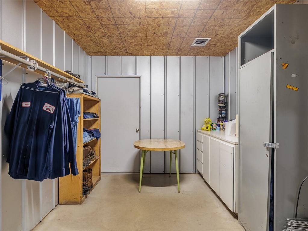 744 Fm 609, La Grange, TX 78945