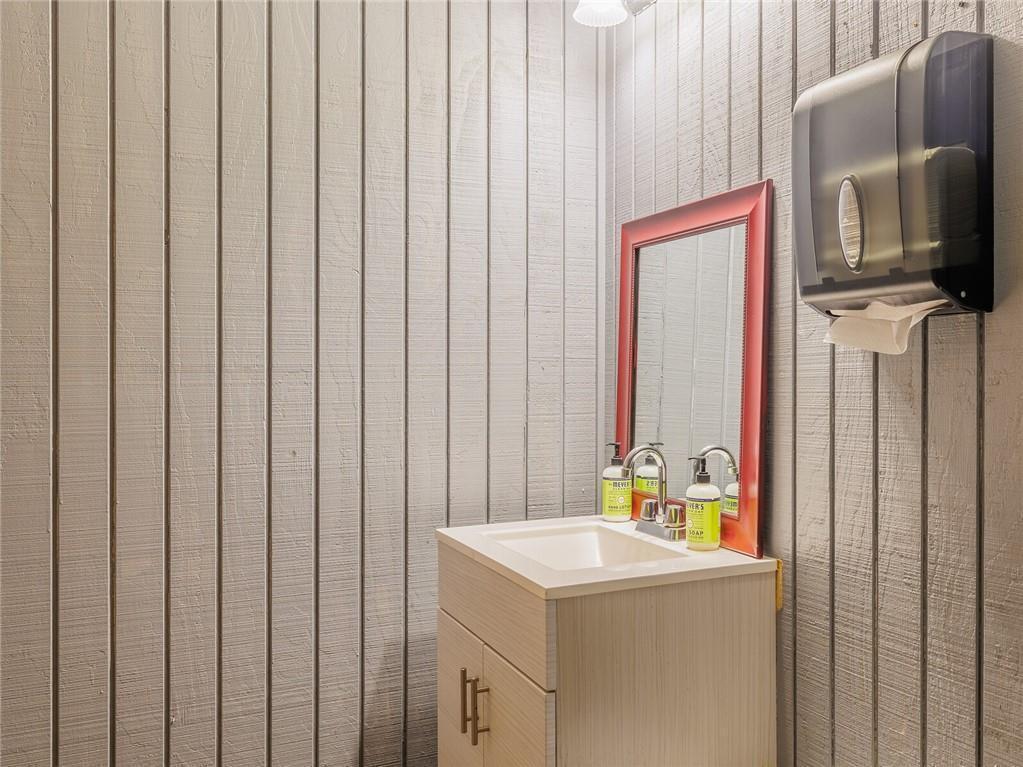 744 Fm 609, La Grange, TX 78945