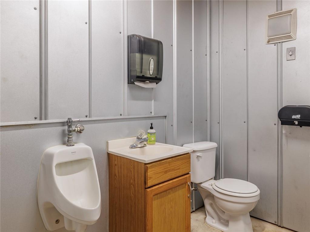 744 Fm 609, La Grange, TX 78945