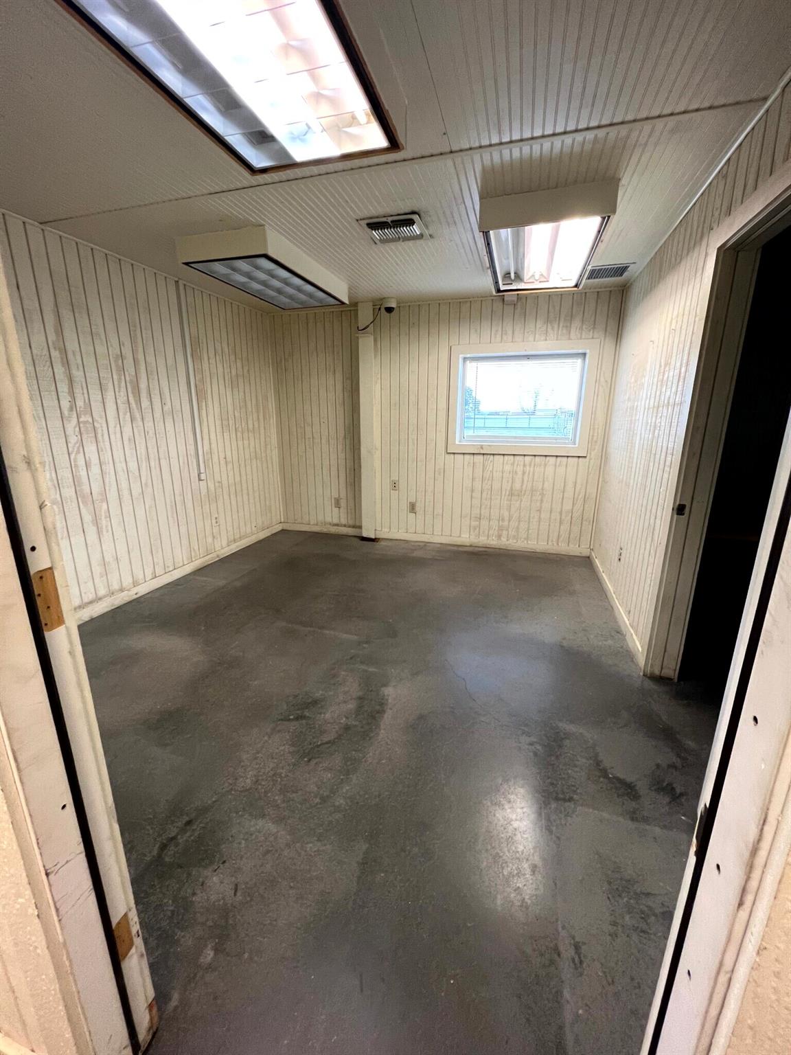 744 Fm 609, La Grange, TX 78945