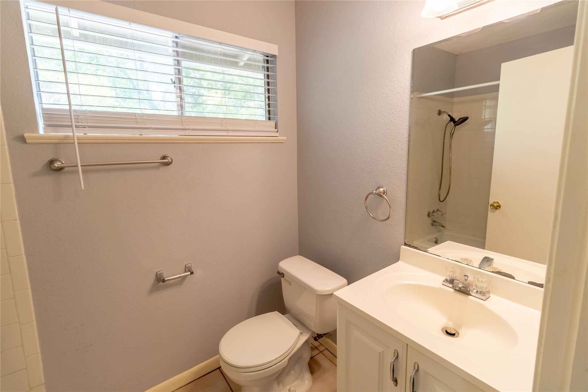 5111 Creekline Dr, Austin, TX 78745