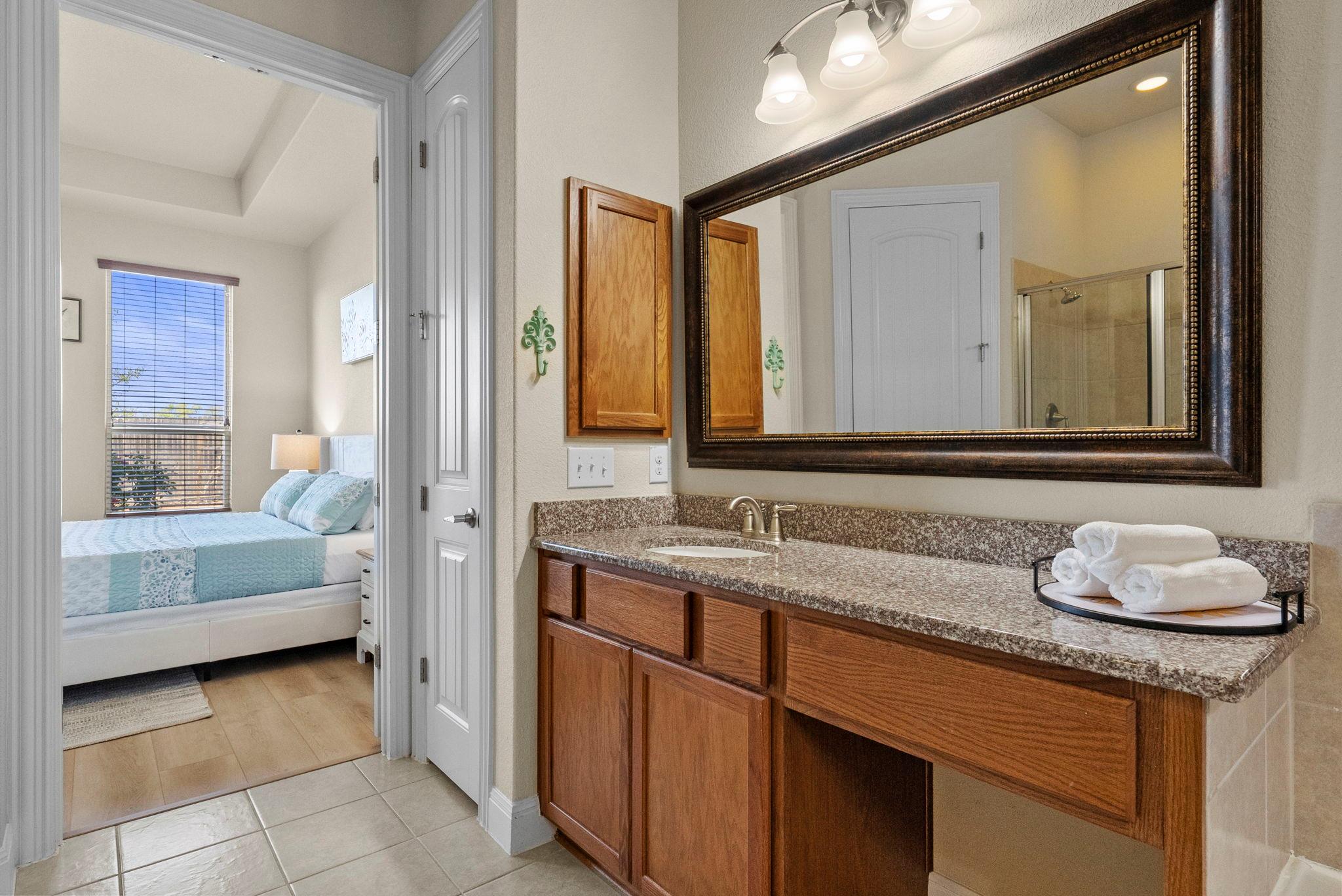 109 Wake Grv, Buda, TX 78610