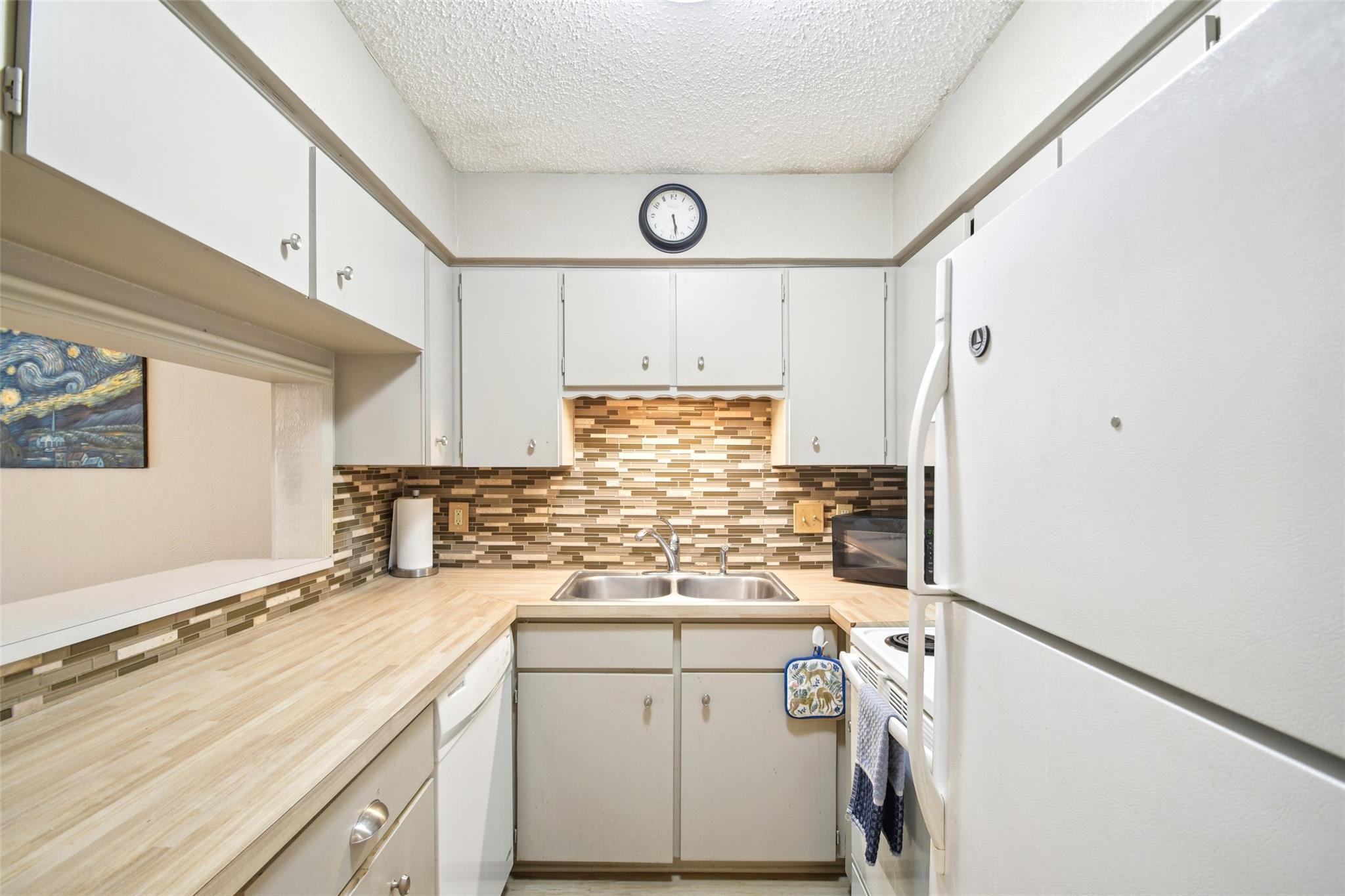 1214 Hi Stirrup # 100, Horseshoe Bay, TX 78657