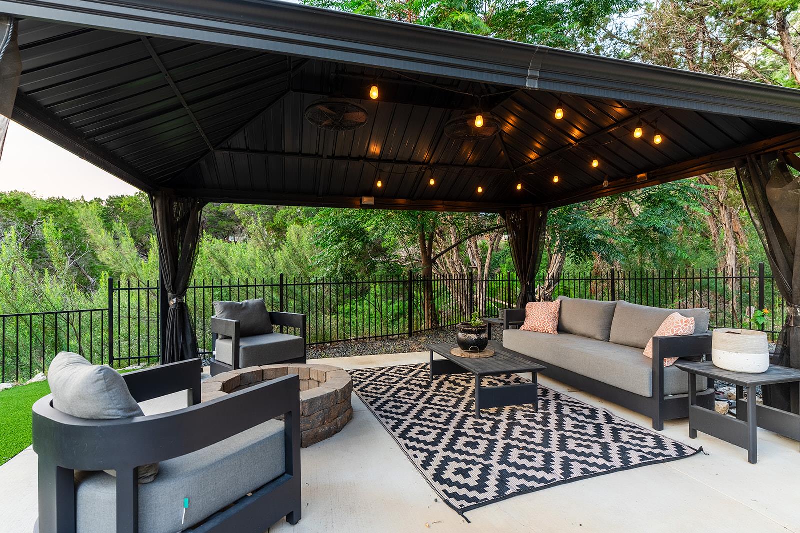 20702 Post Oak Dr, Lago Vista, TX 78645